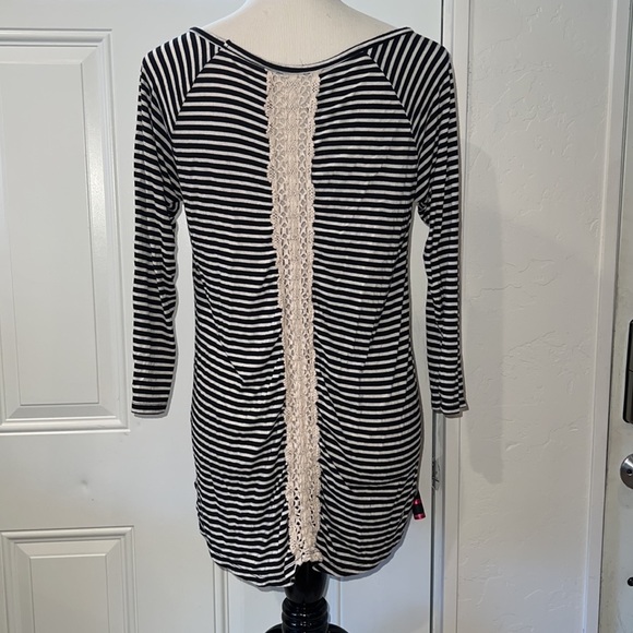 Vanity Black and White Striped Top w/Lace down back. Size XL - Picture 2 of 7